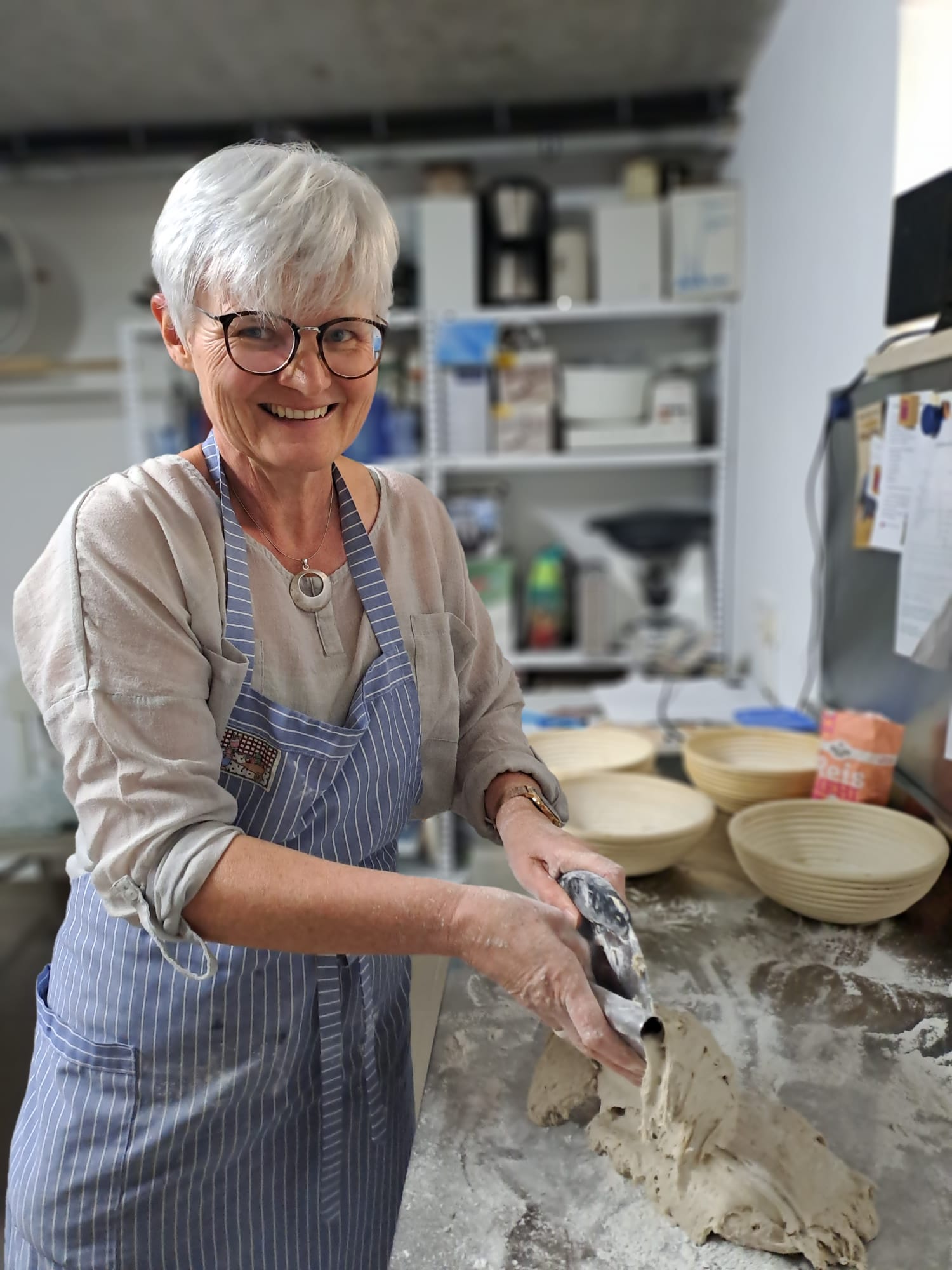 Stilla beim Brotbacken